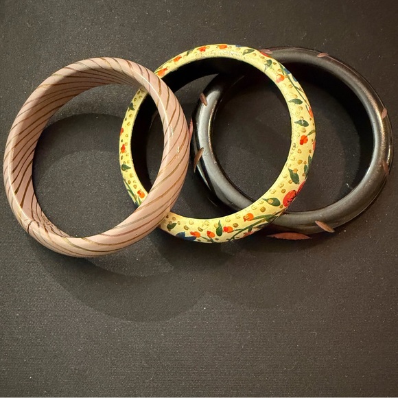 Set of Three Stylish Vintage Bangles - Picture 2 of 5